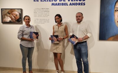 El cuerpo femenino protagoniza las 17 pinturas de Maribel Andrés expuestas en la Biblioteca Municipal