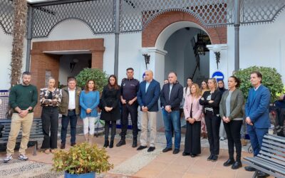 Alhaurín el Grande guarda un minuto de silencio en memoria de las víctimas de la DANA