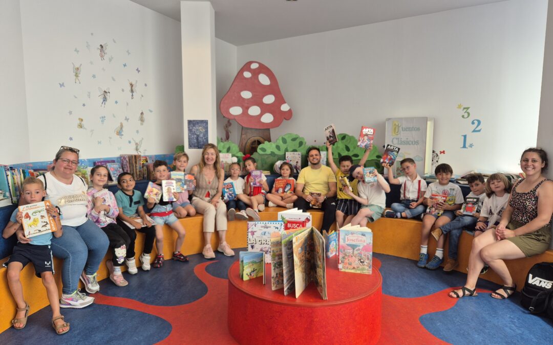La Campaña Pequeños Lectores proporciona a un centenar de escolares el carné de la Biblioteca
