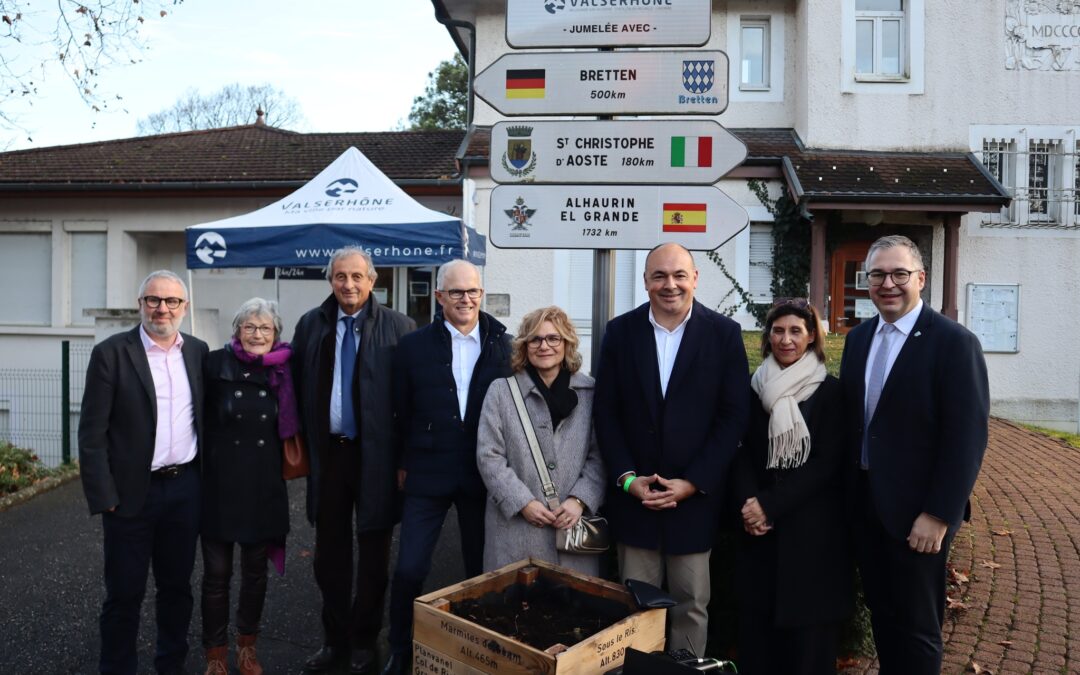 El alcalde Anthony Bermúdez firma el acuerdo de hermanamiento con Valserhöne en un acto histórico en la ciudad francesa