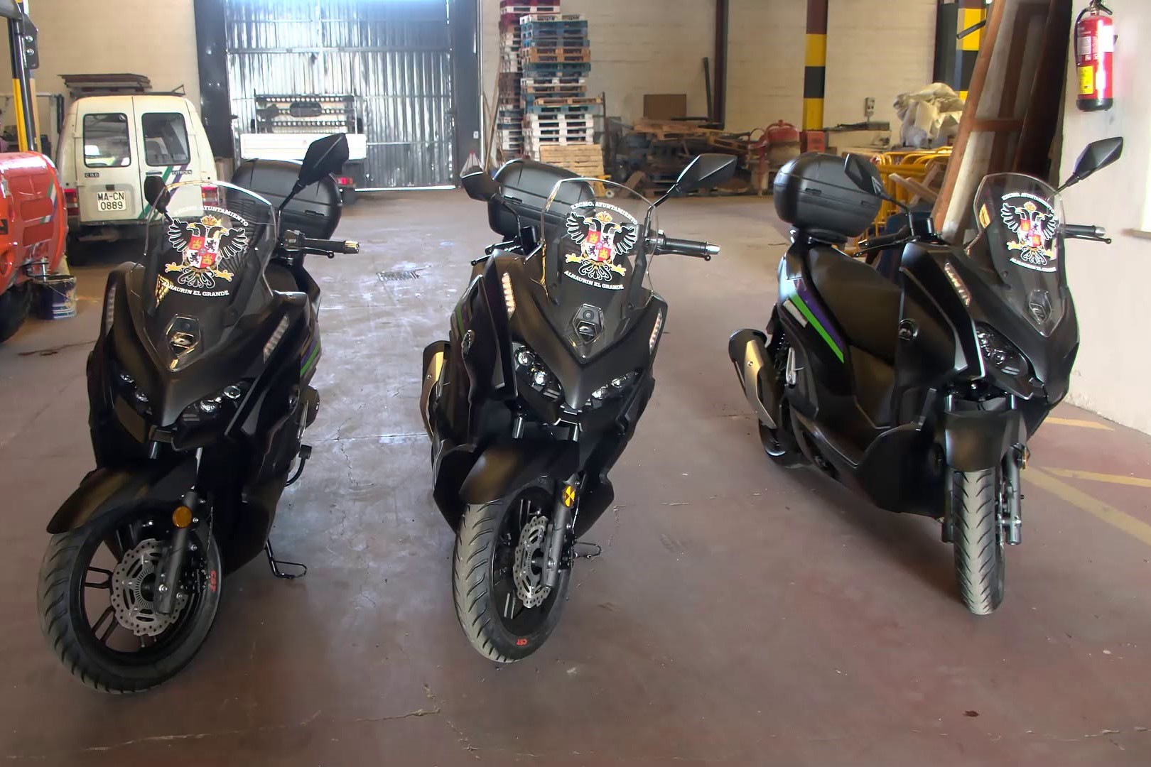 El Ayuntamiento de Alhaur&iacute;n el Grande contin&uacute;a modernizando y renovando su parque m&oacute;vil municipal con tres nuevas motos scooter